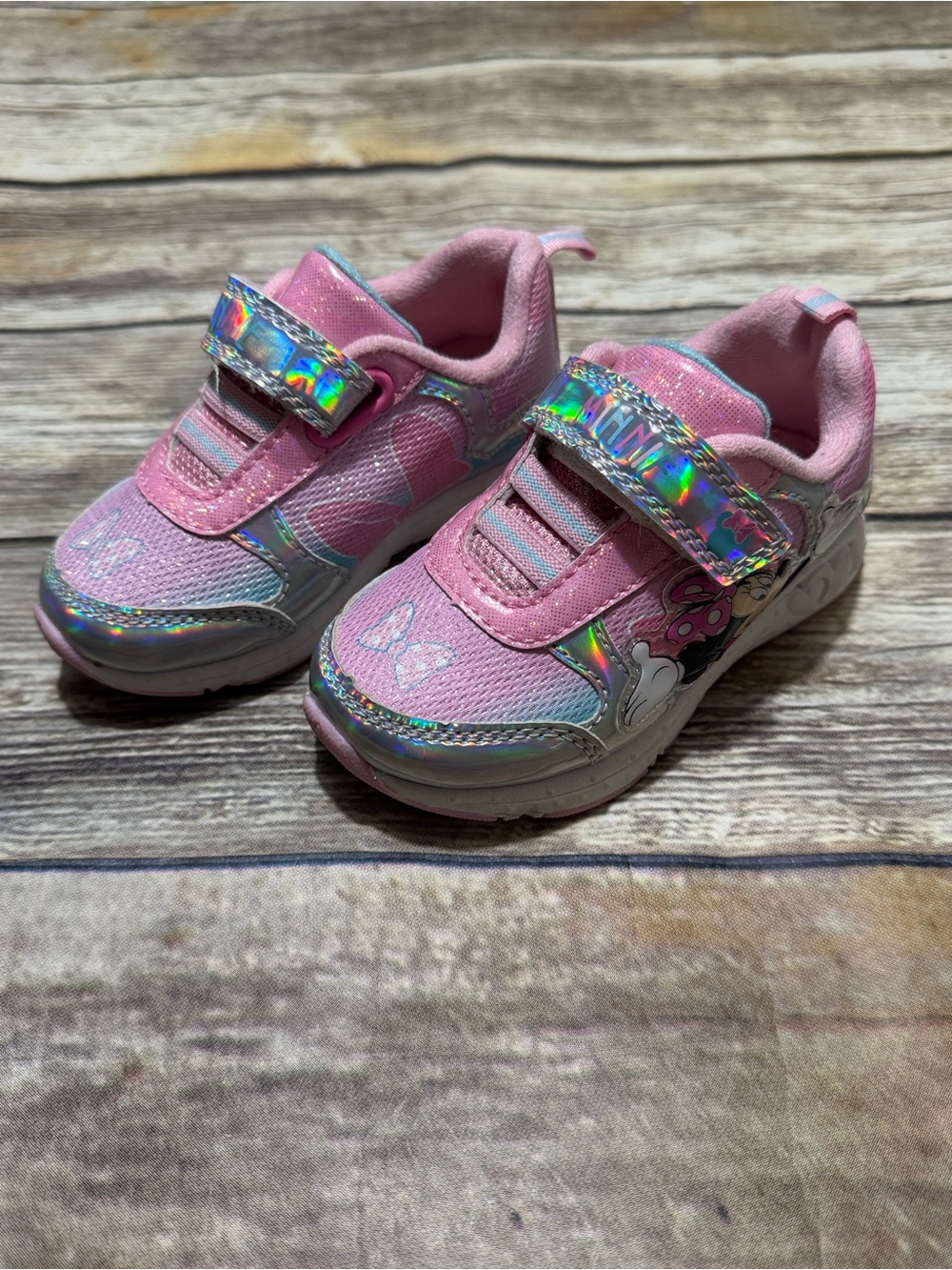 Disney Junior Minnie Mouse Kids Pink Holographic Light-Up Sneakers